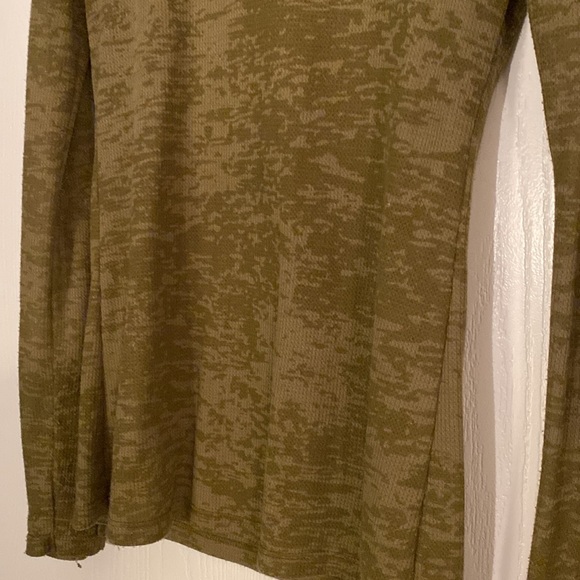 BKE fitted Olive green burnout long sleeve top size medium - Picture 4 of 5